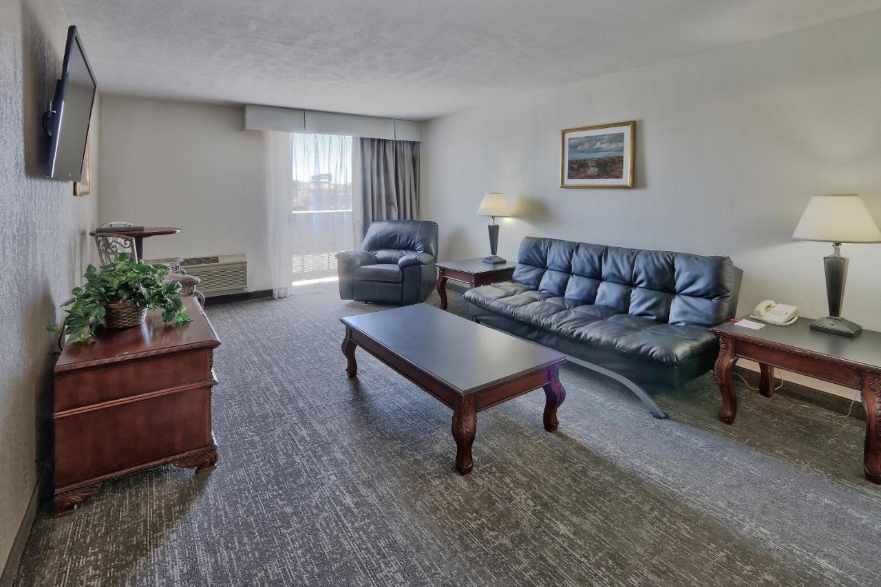 מלון Ramada By Wyndham Albuquerque Midtown מראה חיצוני תמונה